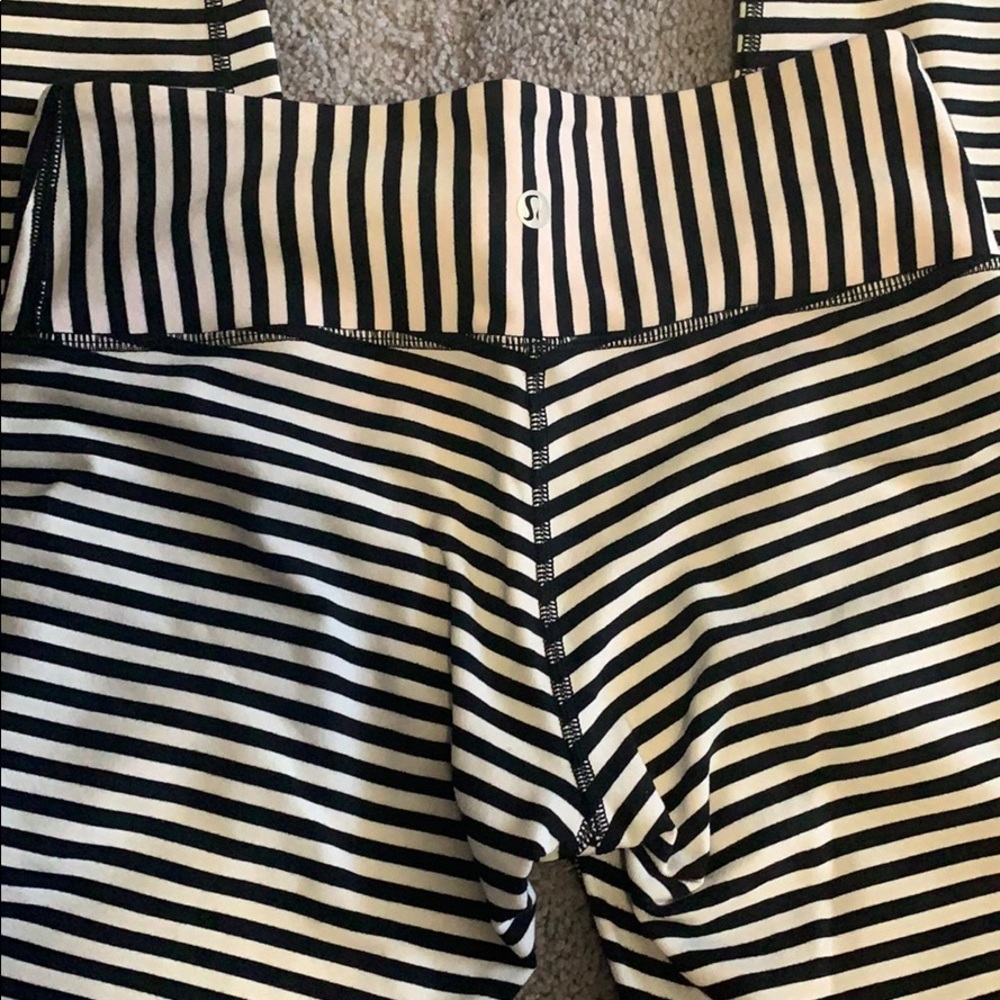 Rare lululemon  Wunder under-small stripes